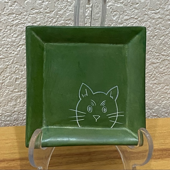 Green Cat Hand-carved Soapstone 4”X4” Square Trinket Dish - Picture 5 of 8